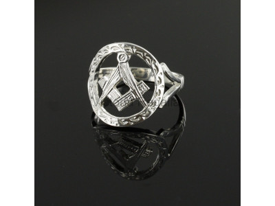 Masonic Ring - Small Silver Pierced Design Square and Compass Masonic Ring