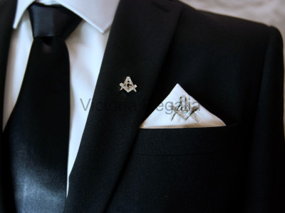 Masonic Plain White Pocket Square with Silver embroidered Freemasons Square Compass and G (SC&G)