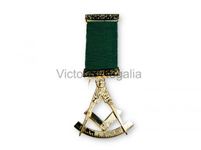 Past Master No. 7 style Breast  Jewel available in Base Metal or Silver - (Gold) Gilt - SCOTTISH MASON